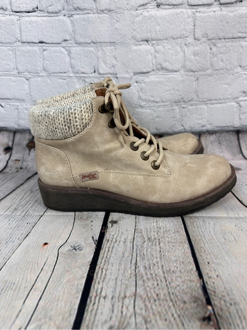 Blowfish Malibu Comet boots size 8.5